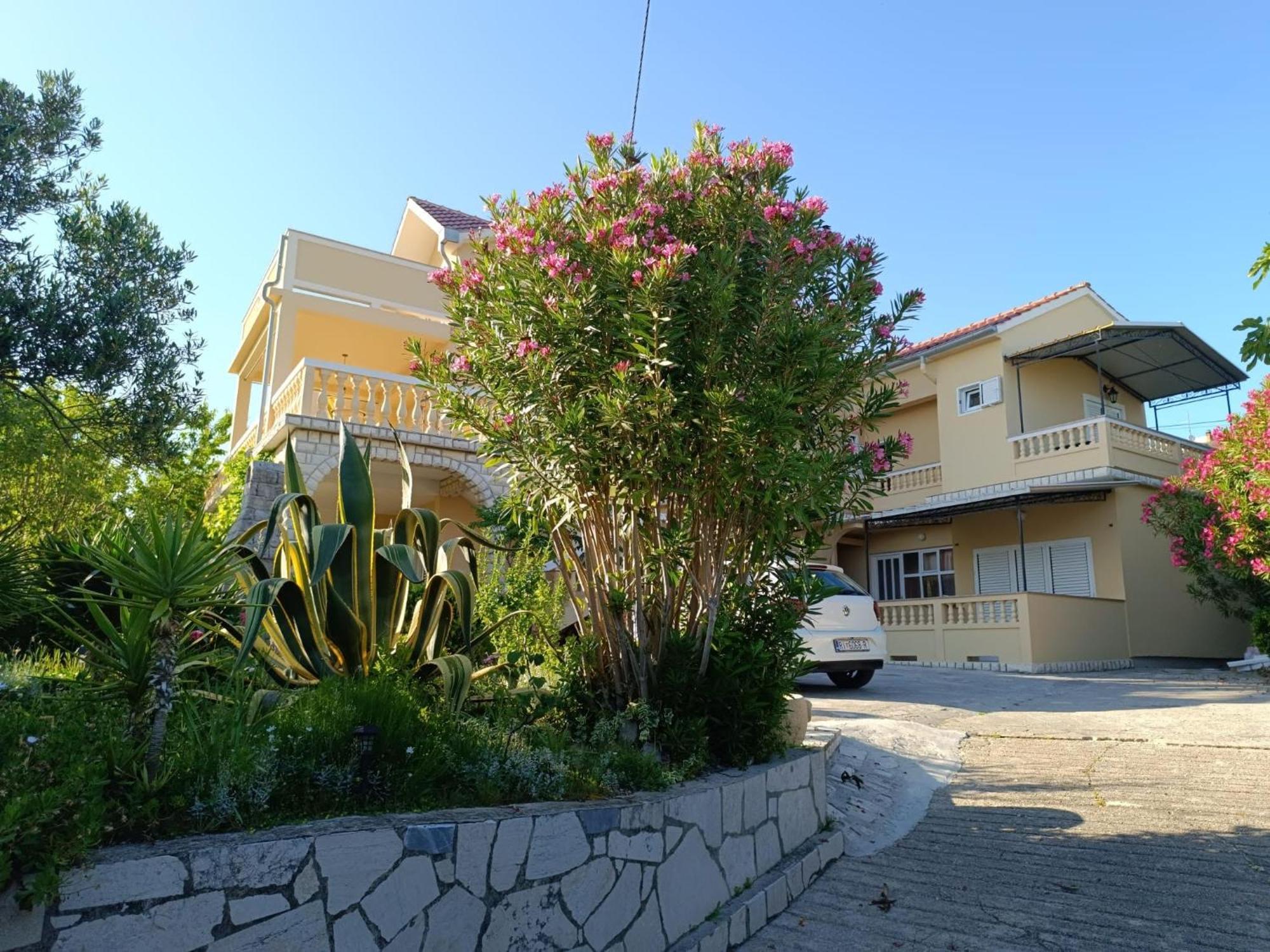 Apartman Haus Maja Banjol Екстер'єр фото