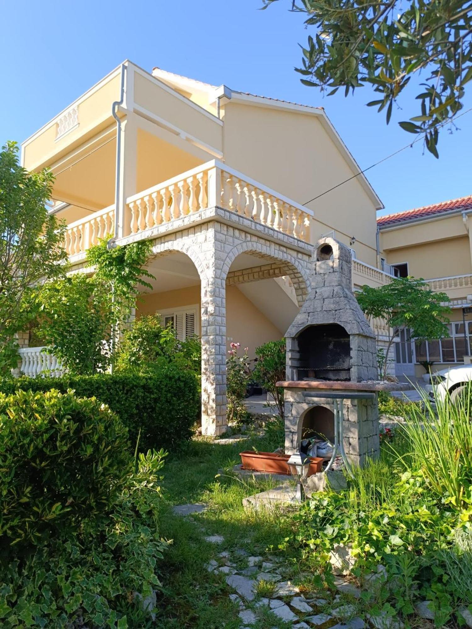 Apartman Haus Maja Banjol Екстер'єр фото