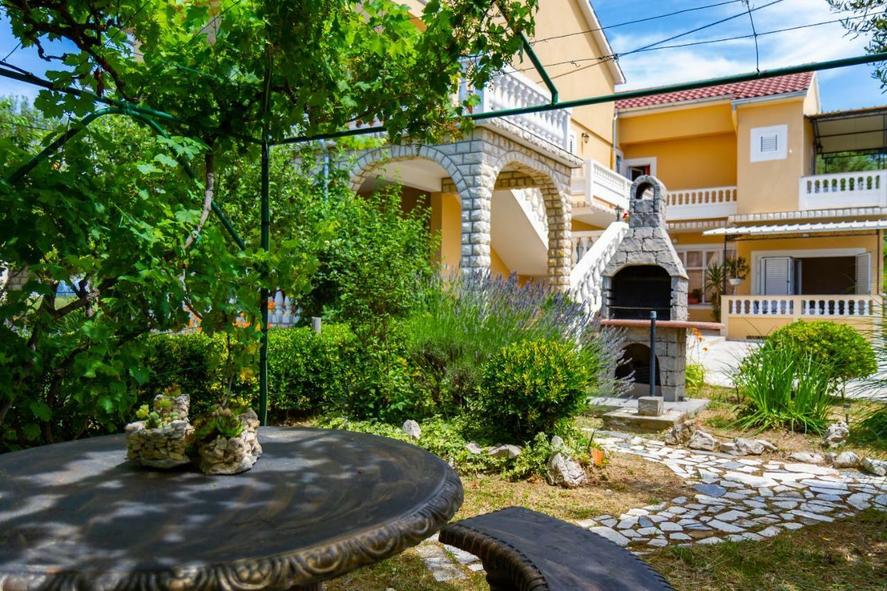 Apartman Haus Maja Banjol Екстер'єр фото